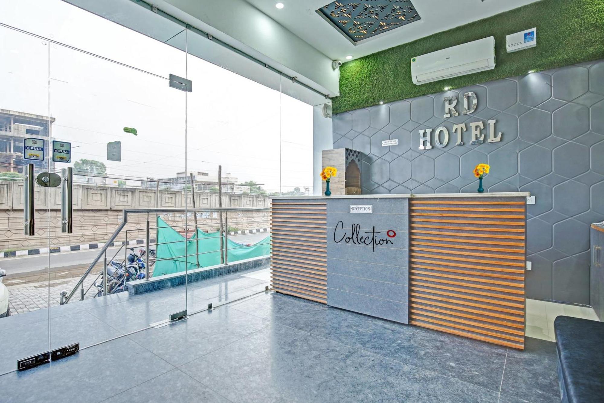 Collection O Rd Hotel Zirakpur Exteriör bild