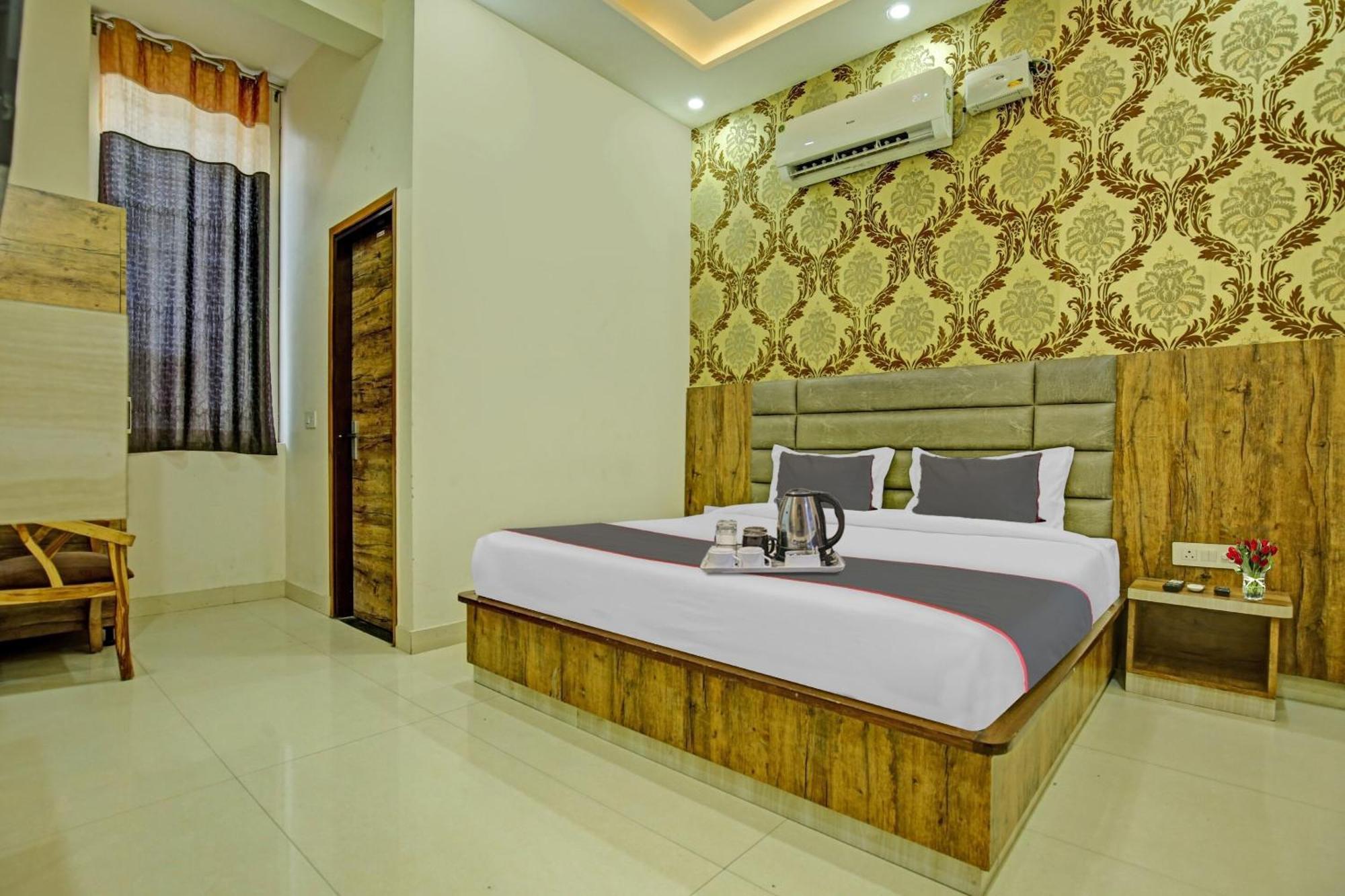 Collection O Rd Hotel Zirakpur Exteriör bild